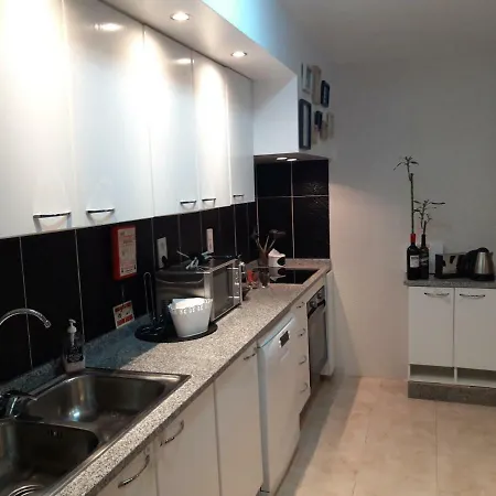Mfb House بينيش